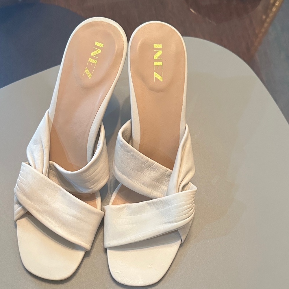 INEZ Cream Leather Gorgeous Twist Slide Heels
10N